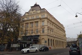 Na Starym Mieście w Krakowie trwa remont zabytkowego Hotelu Royal [ZDJĘCIA]