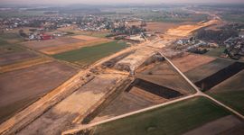 Droga ekspresowa S1 połączy lotnisko Katowice-Pyrzowice z granicą ze Słowacją. Budowa kluczowego odcinka nabiera tempa [FILM+ZDJĘCIA]