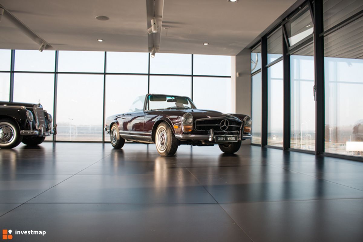 Zdjęcie [Wrocław] Salon samochodowy Mercedes-Benz fot. Tomasz Matejuk
