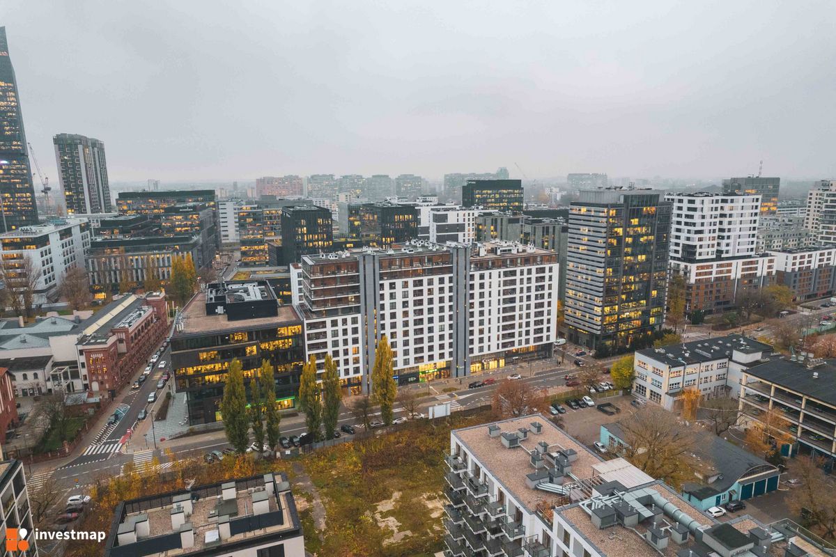Zdjęcie [Warszawa] Apartamentowiec "Grzybowska 85" fot. Jakub Zazula 