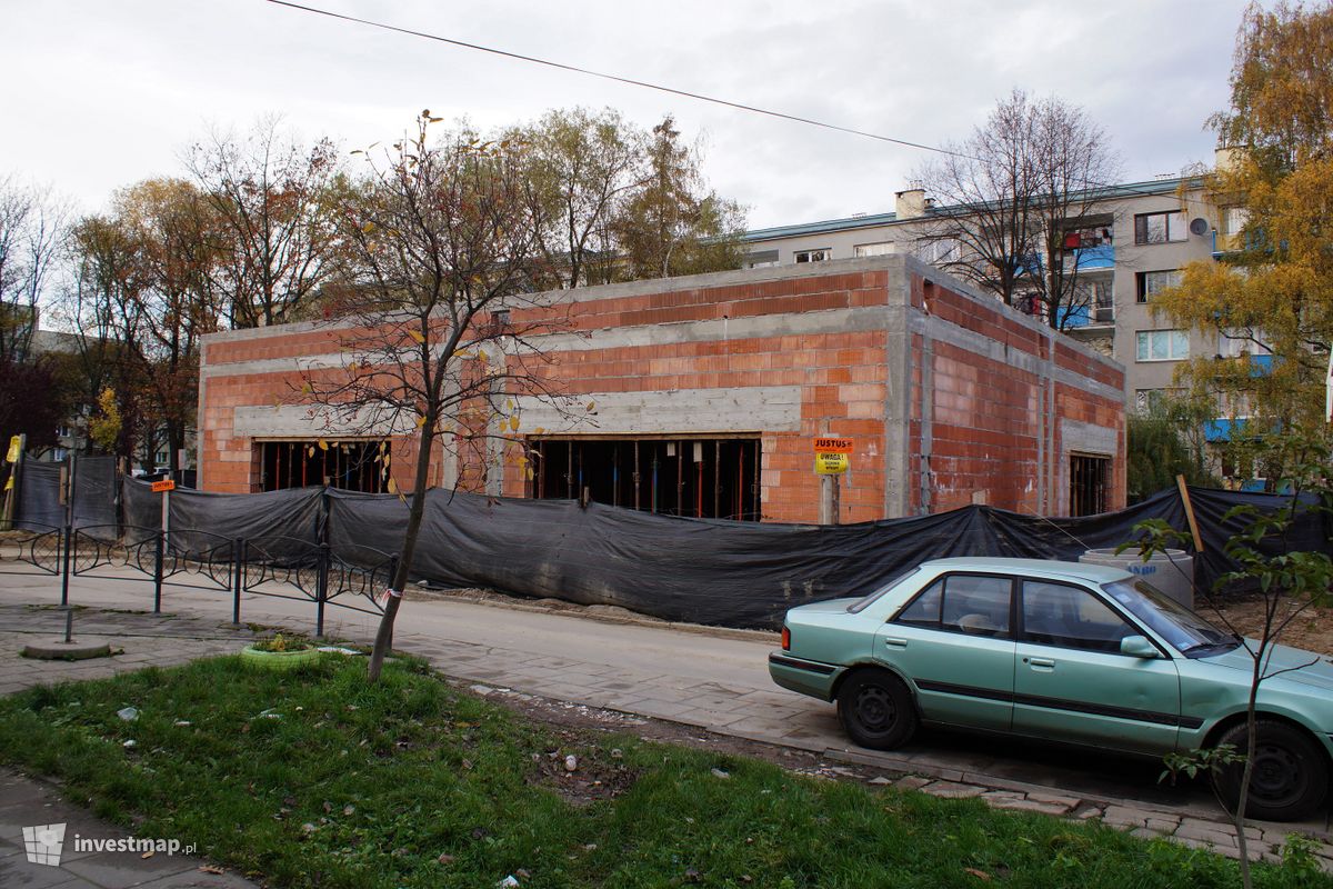 Zdjęcie [Kraków] Budynek Usługowy, ul. Spiechowicza fot. Damian Daraż 