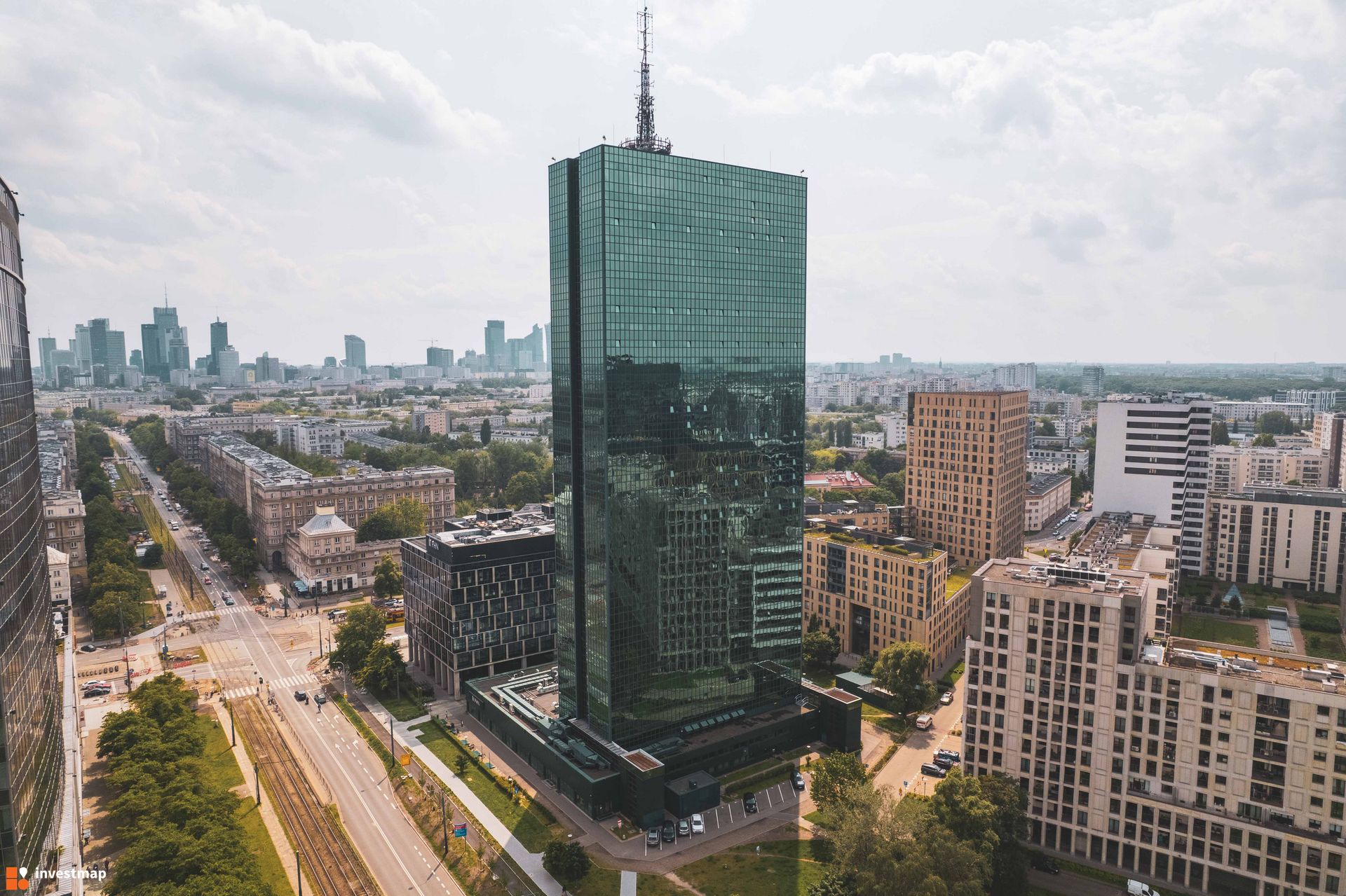 Jest pozwolenie na rozbiórkę wieżowca Intraco. Warszawa żegna jeden z symboli 