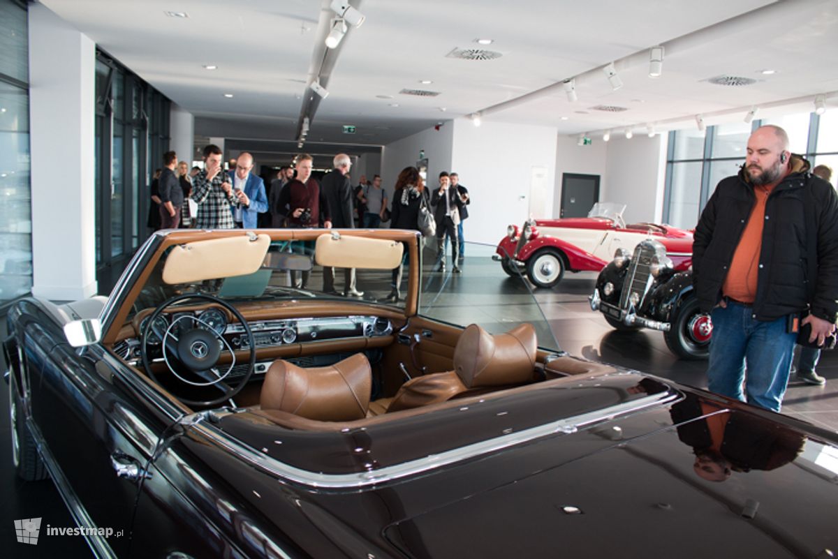 Zdjęcie [Wrocław] Salon samochodowy Mercedes-Benz fot. Tomasz Matejuk