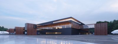 Terminal pasażerski w Porcie Lotniczym Szczecin-Goleniów zostanie rozbudowany. Wybrano wykonawcę [WIZUALIZACJE]