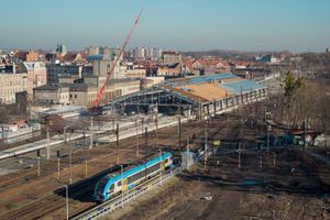Zaawansowane prace przy modernizacji zabytkowej stacji kolejowej w Bytomiu [FILM]