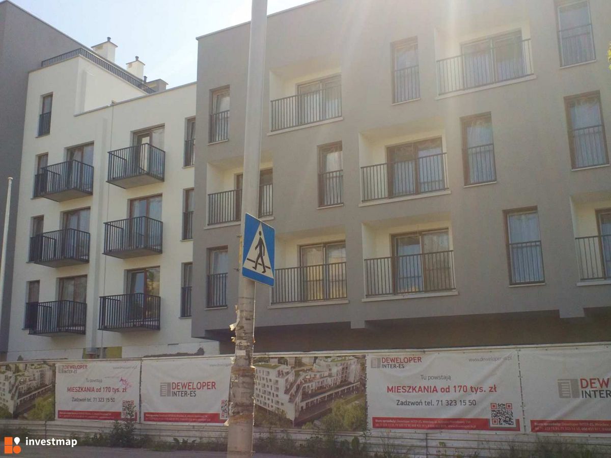 Zdjęcie [Wrocław] Osiedle, ul. Bezpieczna fot. Orzech 