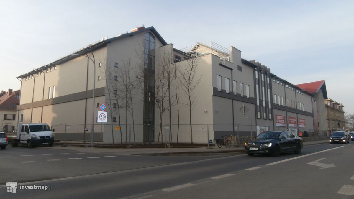 Zdjęcie [Wrocław] Budynek handlowo-usługowy, ul. Zwycięska fot. Jan Augustynowski