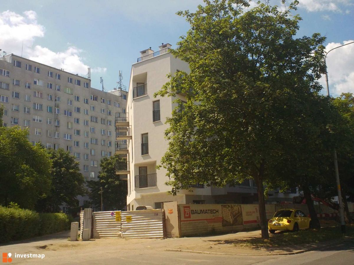 Zdjęcie [Wrocław] Osiedle, ul. Bezpieczna fot. Orzech 