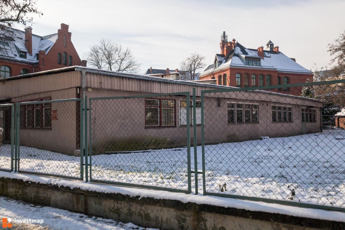 Zdjęcie Budynek dydaktyczno-naukowo-administracyjny na potrzeby Uniwersytetu Mikulicza Radeckiego 4a fot. Jakub Zazula 