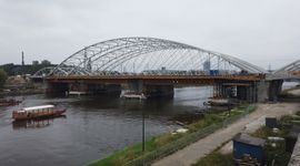 W centrum Krakowa postępują prace na budowie nowego mostu przez Wisłę [ZDJĘCIA]