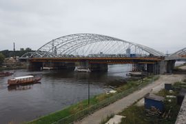 W centrum Krakowa postępują prace na budowie nowego mostu przez Wisłę [ZDJĘCIA]