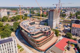 W centrum Wrocławia powstaje kompleks wielofunkcyjny Quorum ze 140-metrowym wieżowcem [FILM + ZDJĘCIA]