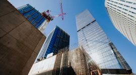 130-metrowy biurowiec Skyliner II zaczyna piąć się w górę [FILM+ZDJĘCIA]