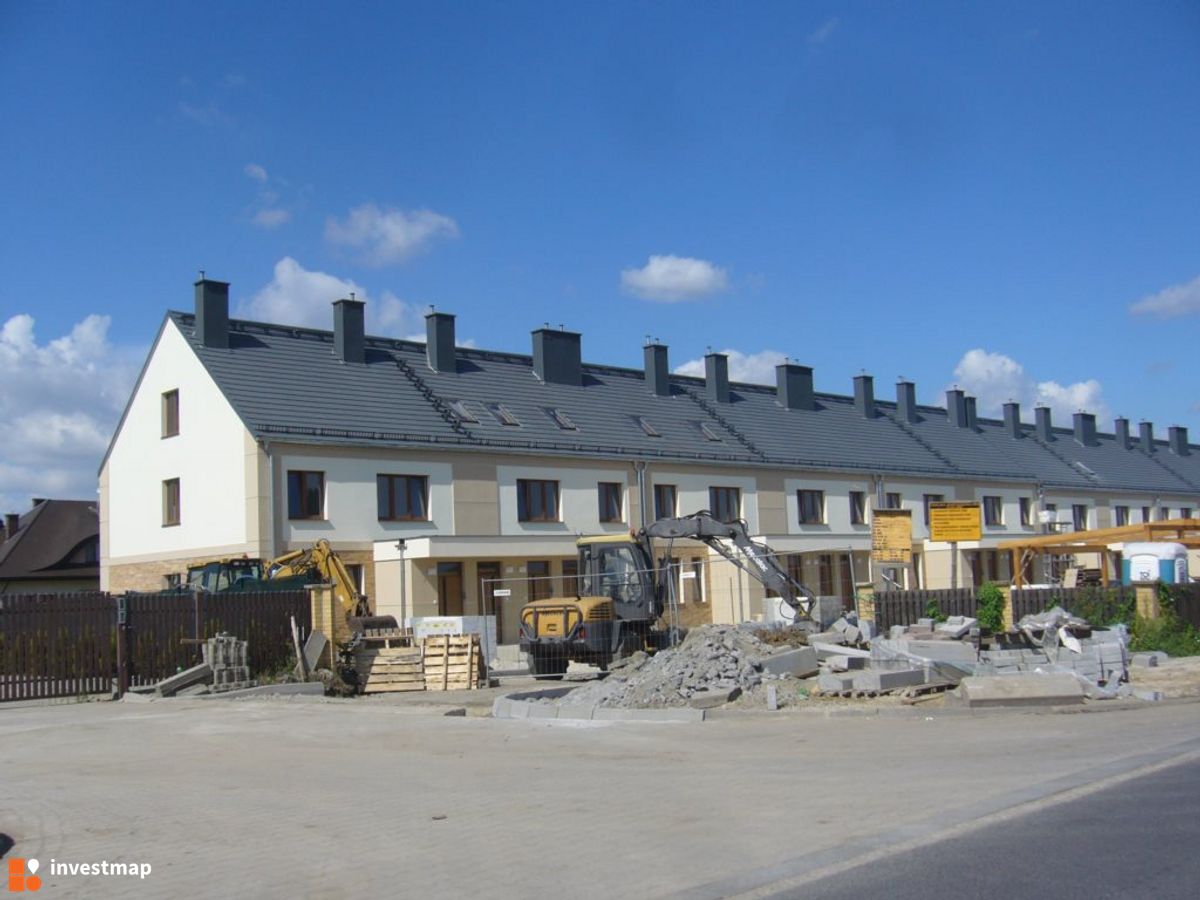Zdjęcie [Radomierzyce] Osiedle domów "Lawendowe Niebo" fot. Orzech 