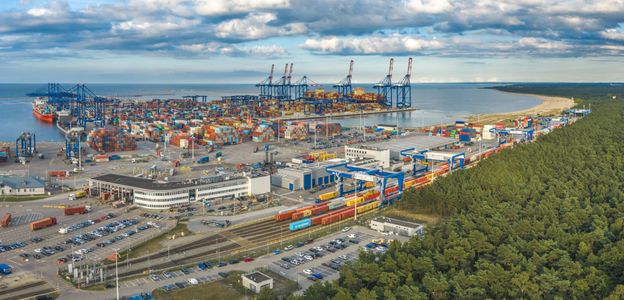 Baltic Hub zwiększa możliwości kolejowe dzięki dwóm nowym suwnicom RMG [FILM+ZDJĘCIA]