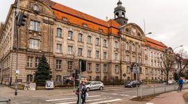 Zabytkowy gmach przy ul. Powstańców Śląskich ponownie na sprzedaż [WIZUALIZACJE+ZDJĘCIA]