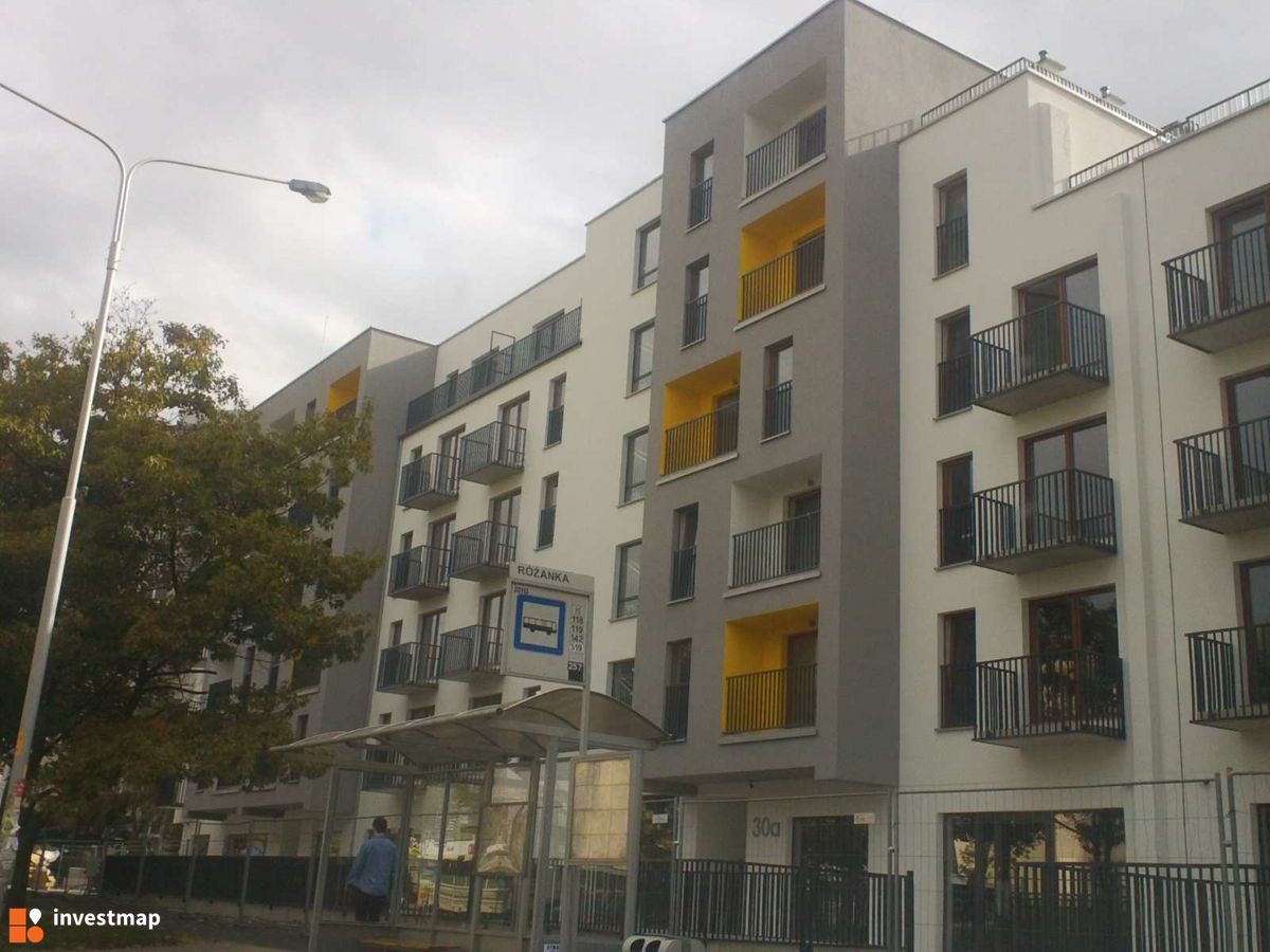 Zdjęcie [Wrocław] Osiedle, ul. Bezpieczna fot. Orzech 
