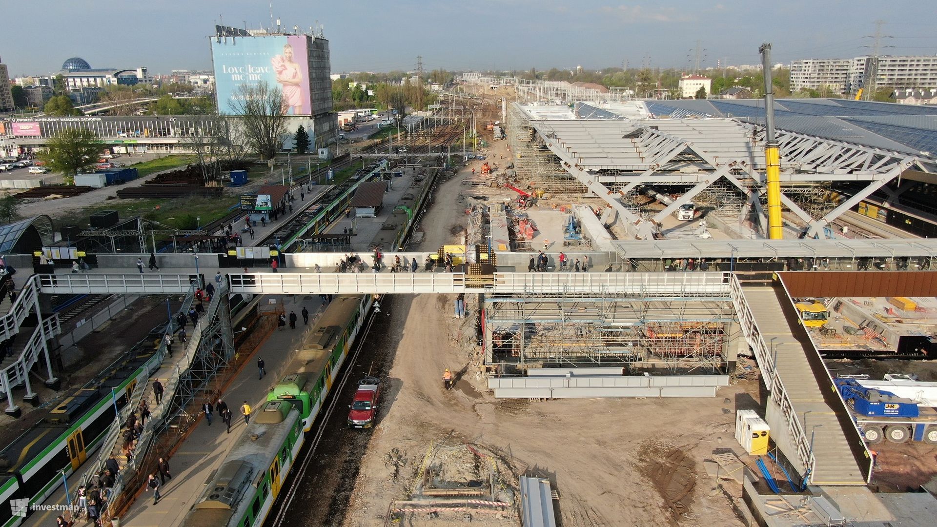 Trwa przebudowa stacji Warszawa Zachodnia. Będzie zadaszenie nad pieszą kładką 