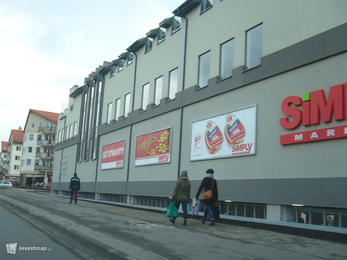 Zdjęcie [Wrocław] Budynek handlowo-usługowy, ul. Zwycięska fot. Orzech 
