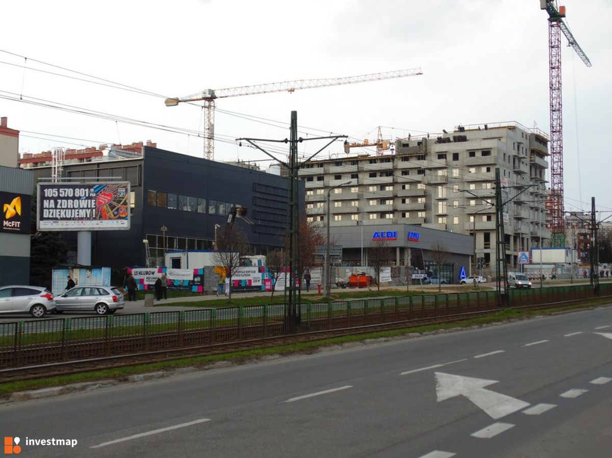 Zdjęcie [Kraków] Pawilon handlowo - usługowy, ul. Broniewskiego fot. Damian Daraż 