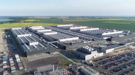 Mercedes-Benz Manufacturing Poland zwiększa zatrudnienie w fabrykach baterii i silników w Jaworze