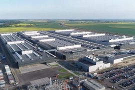 Mercedes-Benz Manufacturing Poland zwiększa zatrudnienie w fabrykach baterii i silników w Jaworze