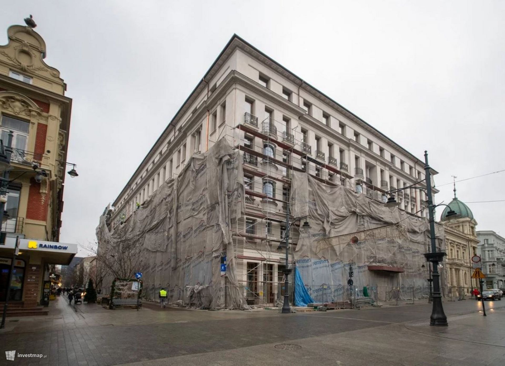 Przy ulicy Piotrkowskiej w Łodzi trwa generalny remont zabytkowego Hotelu Grand