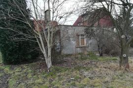 Wrocław: Zniknie dom, powstanie osiedle? Miasto sprzedało teren na Wojnowie