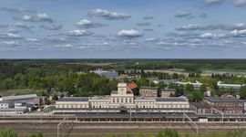 Zabytkowy, niemal stuletni dworzec kolejowy w Zbąszyniu przeszedł modernizację 