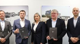 Powstanie ponad 500 miejsc pracy w Raciborzu. Jelcz Sp. z o. o. oraz Rosomak S.A. podpisały umowę poddzierżawy jednej z hal po byłych zakładach Rafako