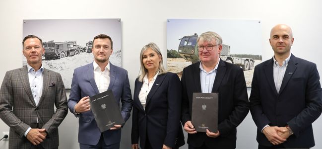 Powstanie ponad 500 miejsc pracy w Raciborzu. Jelcz Sp. z o. o. oraz Rosomak S.A. podpisały umowę poddzierżawy jednej z hal po byłych zakładach Rafako