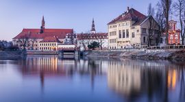 [Wrocław] Połowa odrzańskiej wyspy w centrum miasta do kupienia