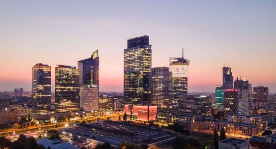 Warszawski rynek biurowy – stabilny popyt, ograniczona podaż, dostępność powierzchni z prognozą spadkową