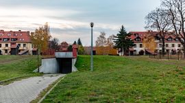Wrocław: Z powojskowych terenów na granicy Partynic i Ołtaszyna zniknie garaż, a powstaną mieszkania