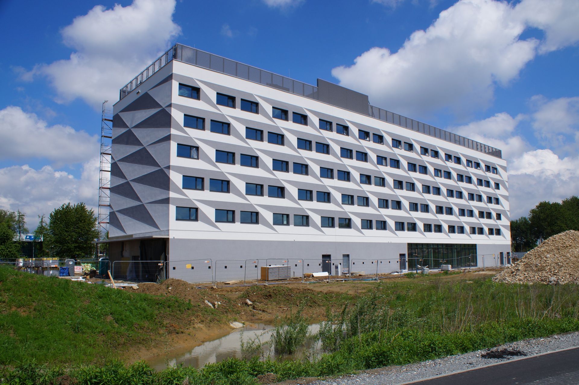 W Krakowie dobiega końca budowa hotelu Hampton by Hilton Kraków Airport 
