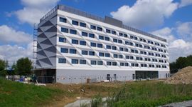 W Krakowie dobiega końca budowa hotelu Hampton by Hilton Kraków Airport [ZDJĘCIA + WIZUALIZACJE]