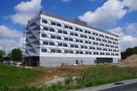 W Krakowie dobiega końca budowa hotelu Hampton by Hilton Kraków Airport [ZDJĘCIA + WIZUALIZACJE]