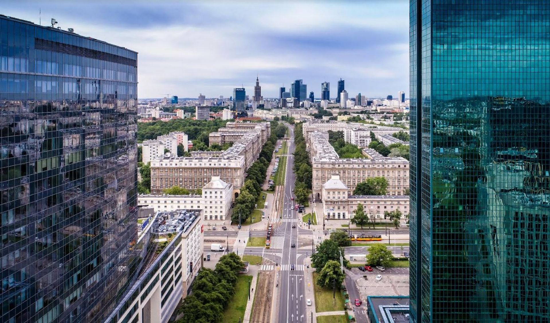 W sektorze nieruchomości komercyjnych w Polsce 2023 będzie rokiem dużej rozwagi inwestorów i instytucji finansujących
