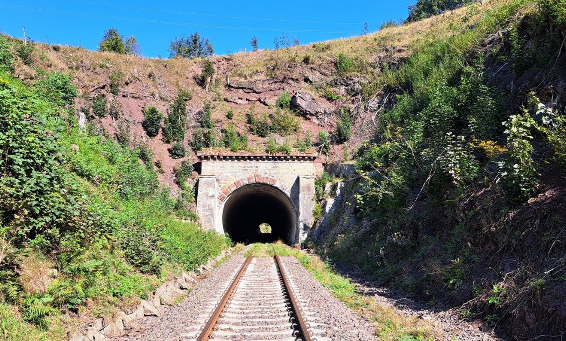 Remont ważnego tunelu kolejowego na Dolnym Śląsku - krok w stronę całorocznych podróży do Czech