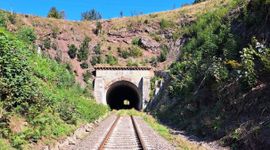 Remont ważnego tunelu kolejowego na Dolnym Śląsku - krok w stronę całorocznych podróży do Czech