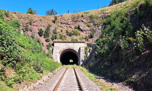 Remont ważnego tunelu kolejowego na Dolnym Śląsku - krok w stronę całorocznych podróży do Czech