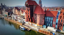 Dobiega końca remont Długiego Pobrzeża, przy zabytkowym Żurawiu [ZDJĘCIA]