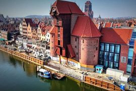 Dobiega końca remont Długiego Pobrzeża, przy zabytkowym Żurawiu [ZDJĘCIA]