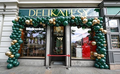 Z szacunkiem dla historii Krakowa. Biedronka otworzyła odnowiony sklep w zabytkowym Pałacu Spiskim na Rynku Głównym