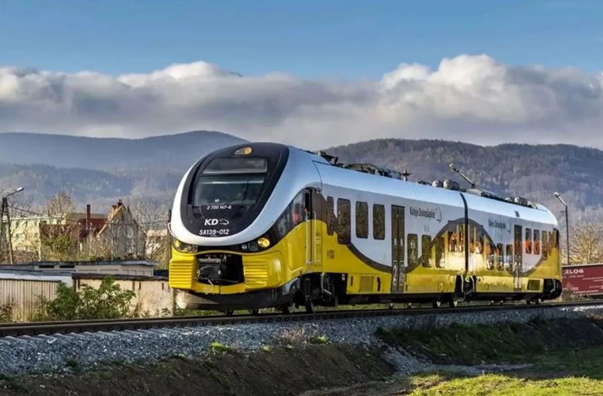 Trwa odbudowa kolejnej linii kolejowej pod Wrocławiem