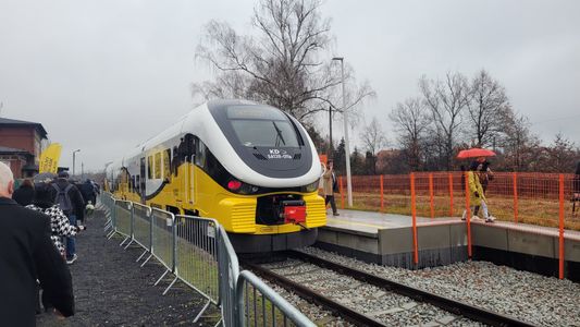 Wracają połączenia kolejowe na dolnośląskiej trasie Chocianów – Rokitki – Chojnów [ZDJĘCIA]