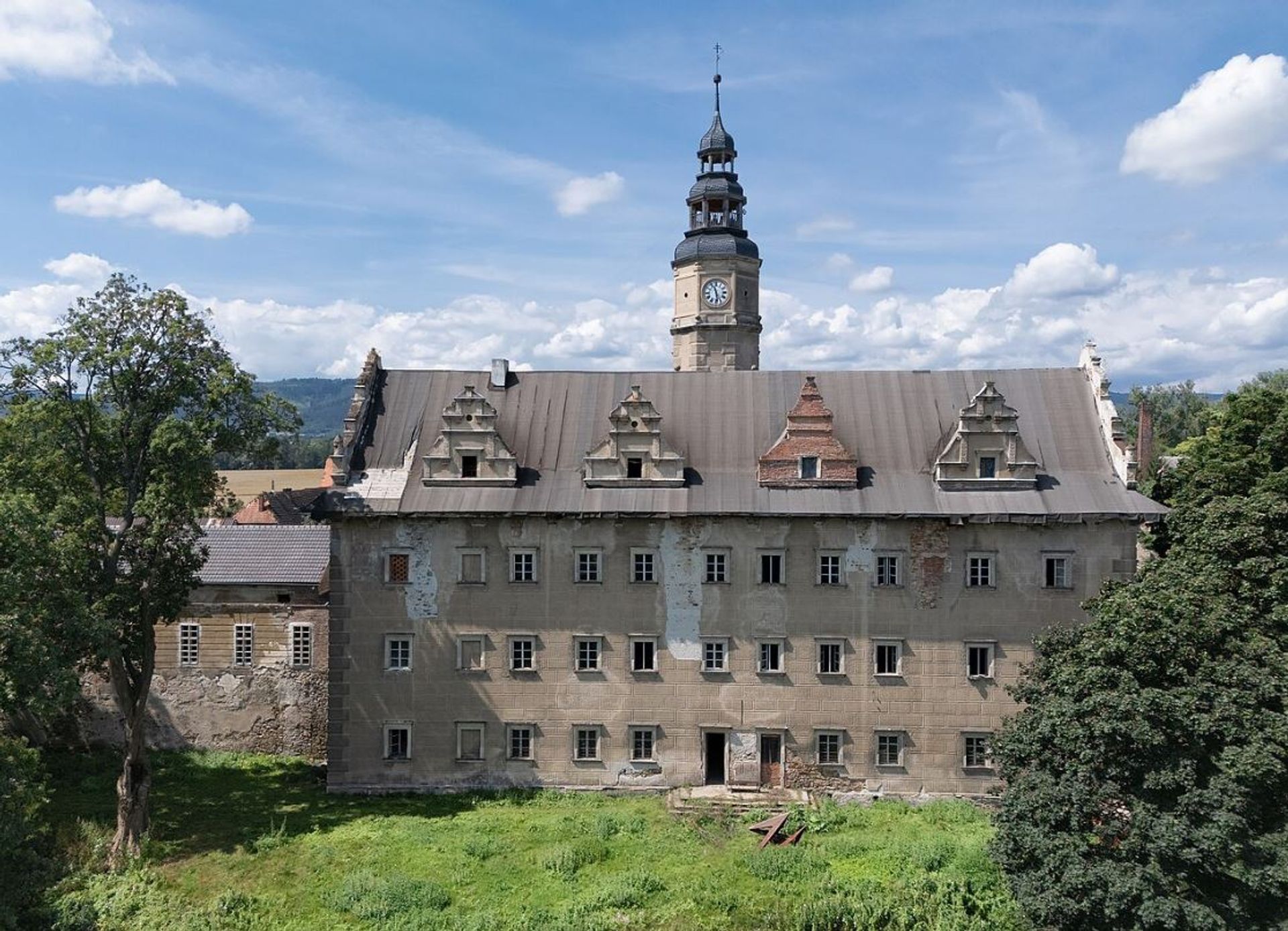 Spór o zabytkowy Pałac w Gorzanowie na Dolnym Śląsku. Chcą wstrzymać sprzedaż