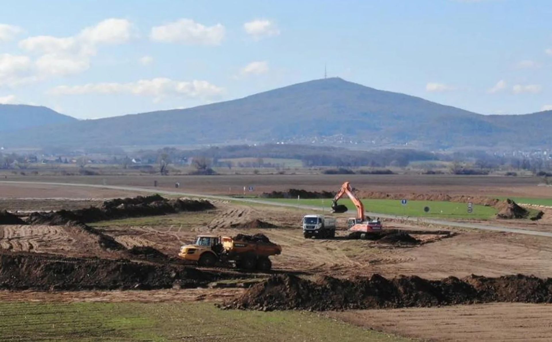 Widoczne postępy w budowie trasy S8 z Wrocławia w kierunku Kłodzka 