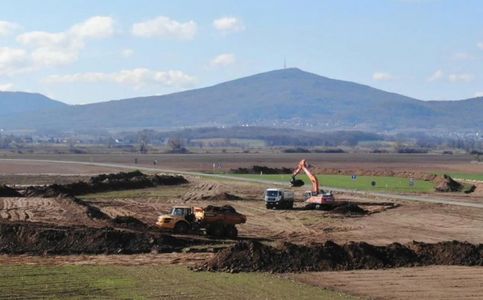 Widoczne postępy w budowie trasy S8 z Wrocławia w kierunku Kłodzka [FILM]