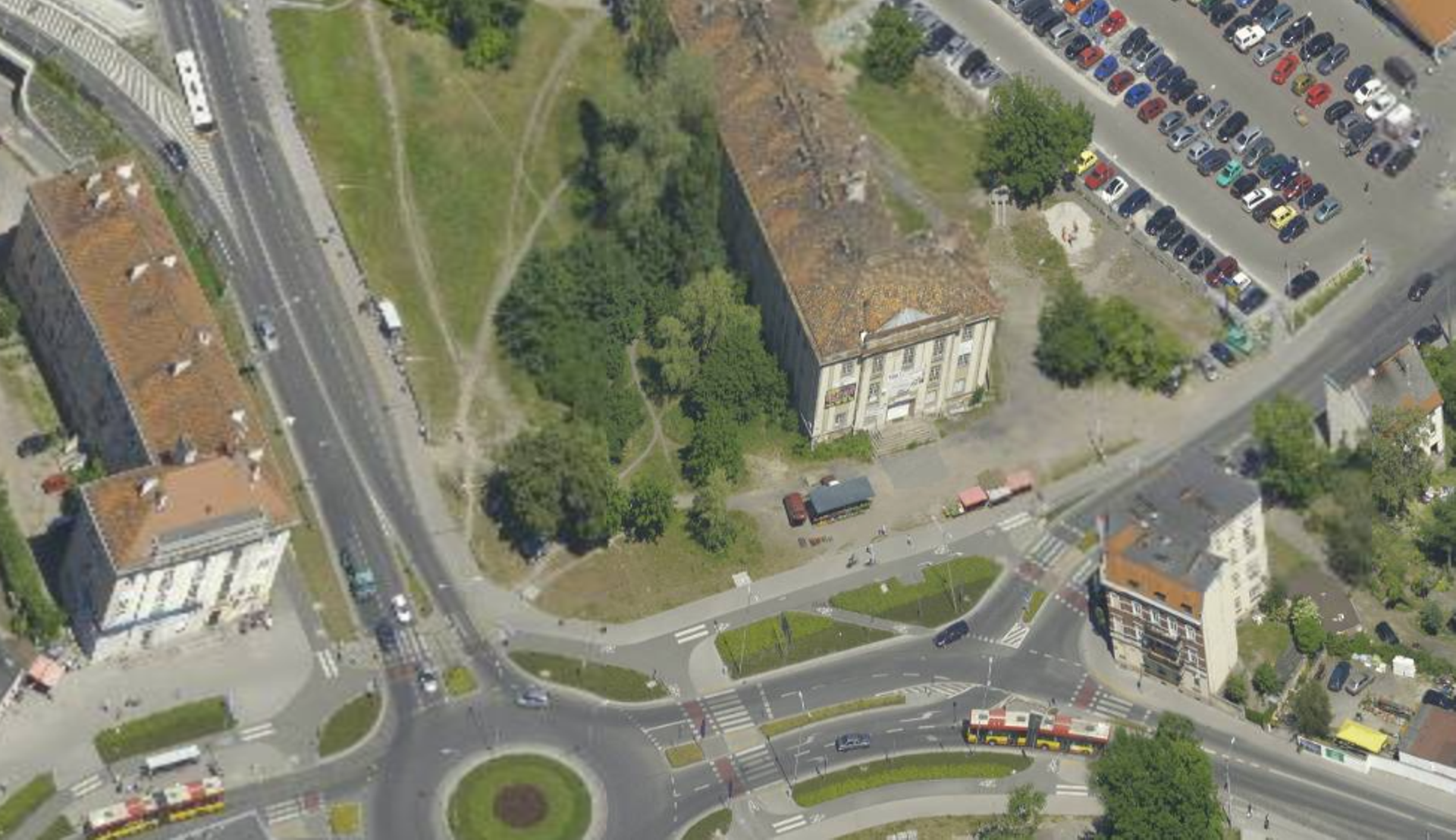 Wrocław: Deweloper chciał wyburzyć zabytkowy Zakładowy Dom Kultury. Musi go przebudować